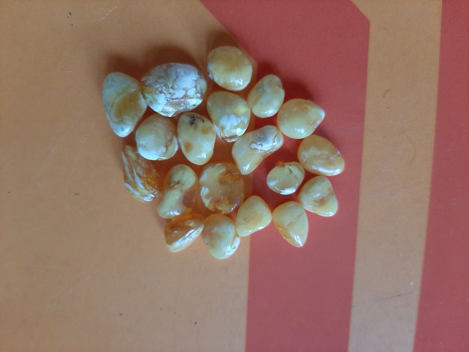 Янтарь,  камушки