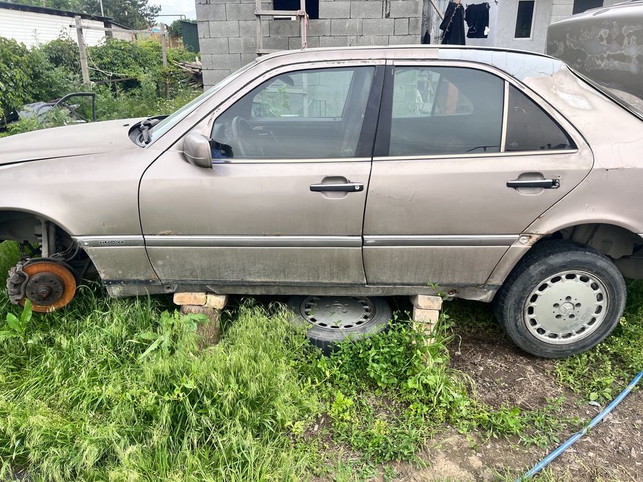 мерс на разбор цешка 202