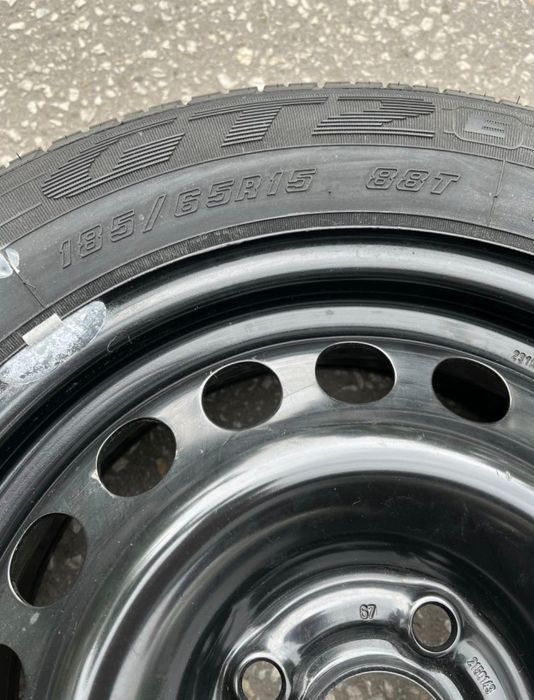 Гума с джанта Goodyear GT2 Made in Great Britain 185/65R15 ET 49 патерица за автомобил/ резервна гума