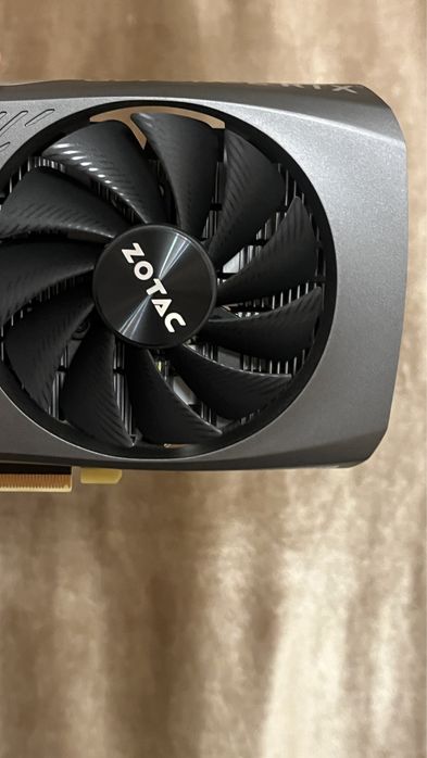 Продам шикарную видеокарту RTX 4060