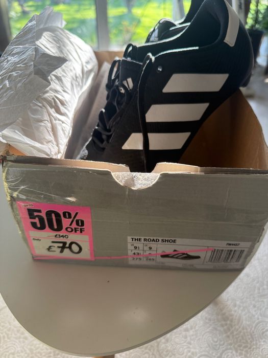 Обувки Адидас и обувки Ardvep за шосейно колоездене