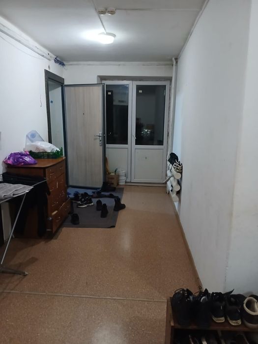 Продам 2 комн .общежитие в районе 32 Школы..