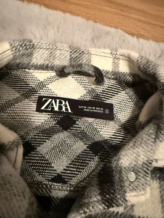 Cămașă Zara, amestec de lână, carouri alb-negru,mărimea XS, oversized,
