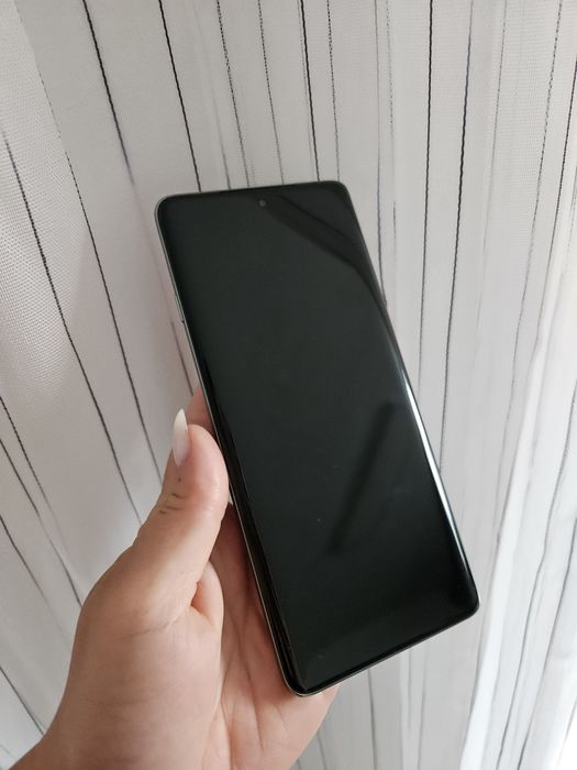 Telefonul este nou