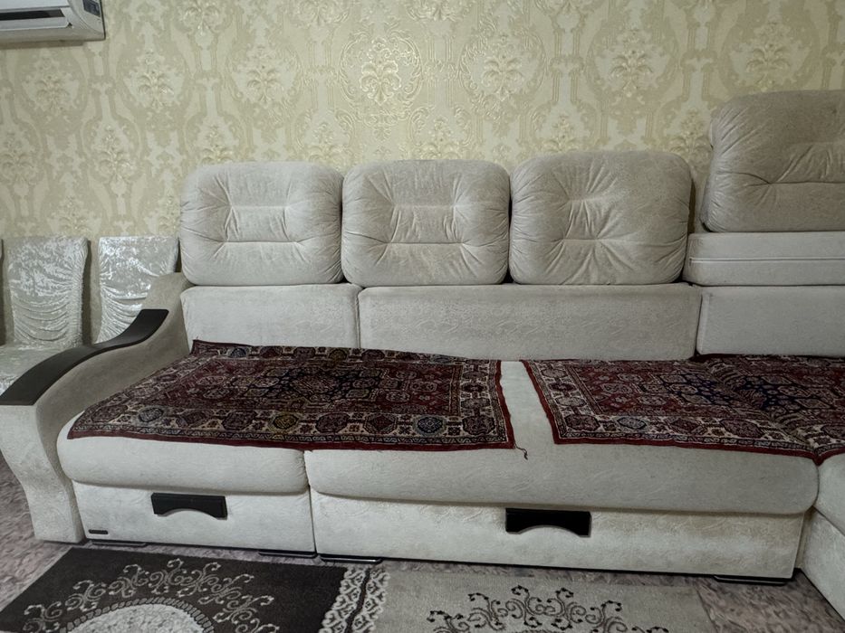 Продам диван с подушками