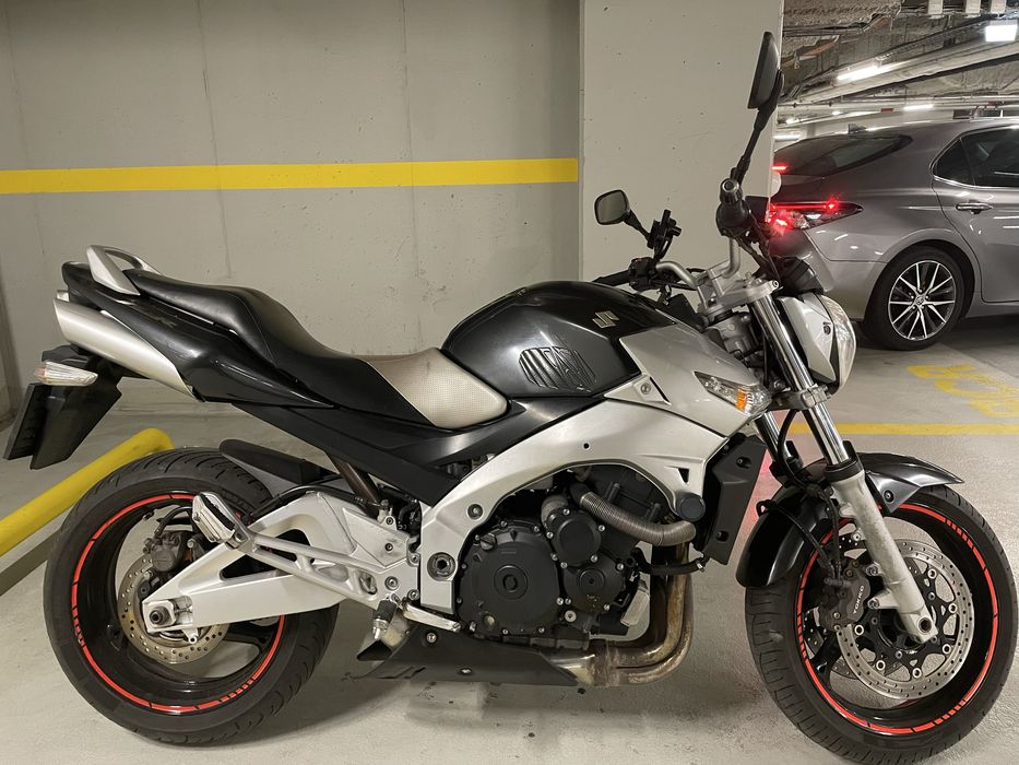 Moto Suzuki GSR600