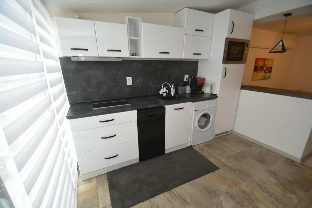 Дава се под наем Тристаен апартамент в Варна, Базар Левски - 60 кв.м за 562 € - Снимка #2