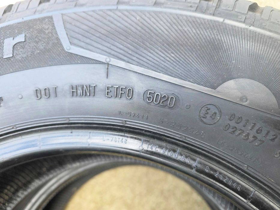 215 70 R15 CP Continental, 2 anvelope vara, profil 10 mm, import Germania , impecabile