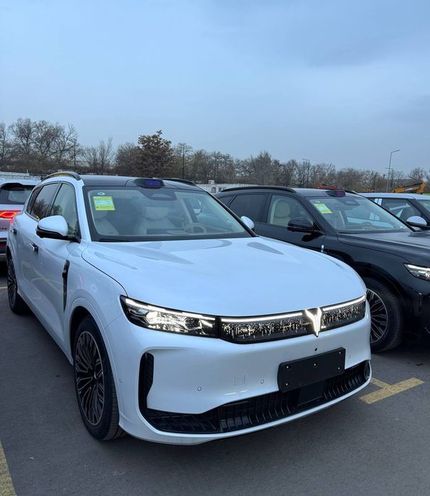 **Voyah Free+ 2026 model
Bez prabek  full pazitsiya
Rangi qoraga oq sa