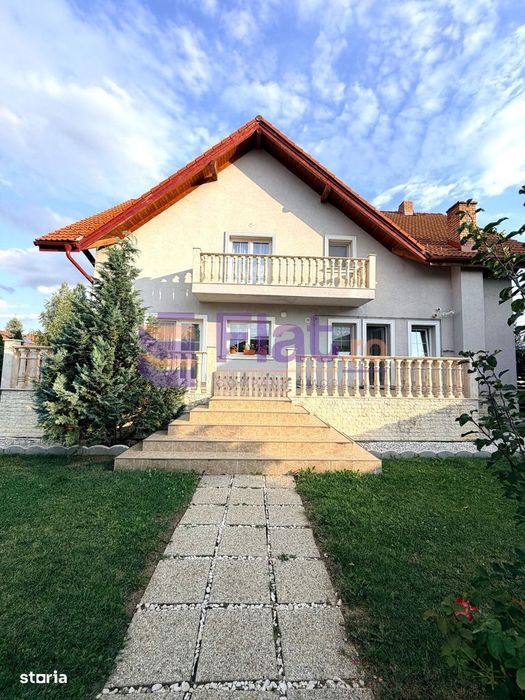 Casă spațioasă și elegantă cu teren  – Sânpetru