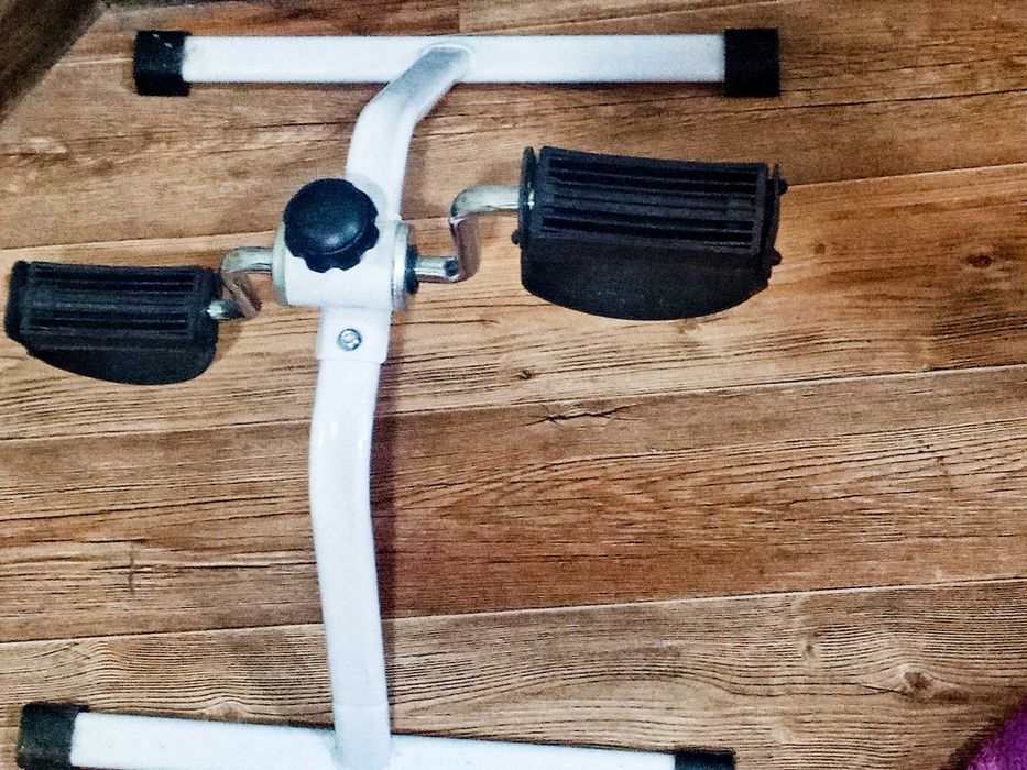 Мини-велотренажёр