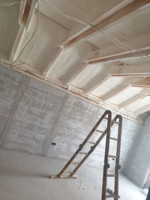 Izolatii cu spuma poliuretanica Izolatie / hidroizolatii