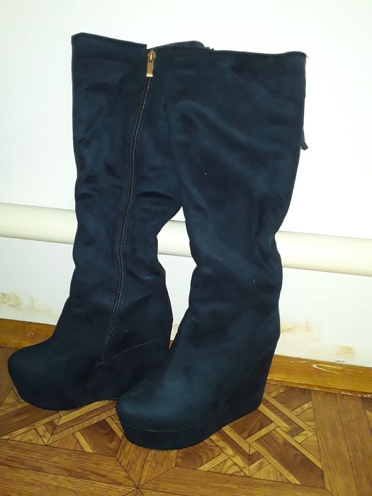 Жаңа киімдер сатылады