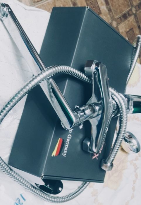 С м е с и т е л ь для в а н н о й