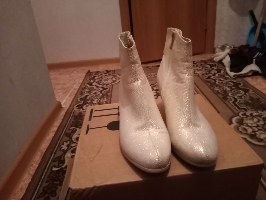 Продам свадебные ботильоны