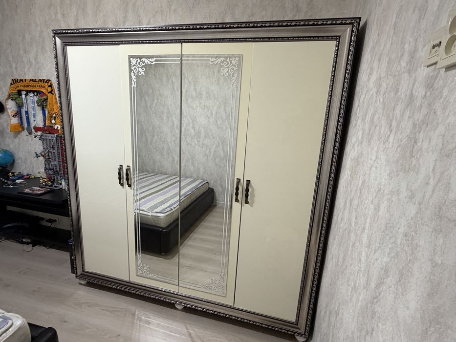 Продам спальню в хорошем состоянии кровать с матрасом.