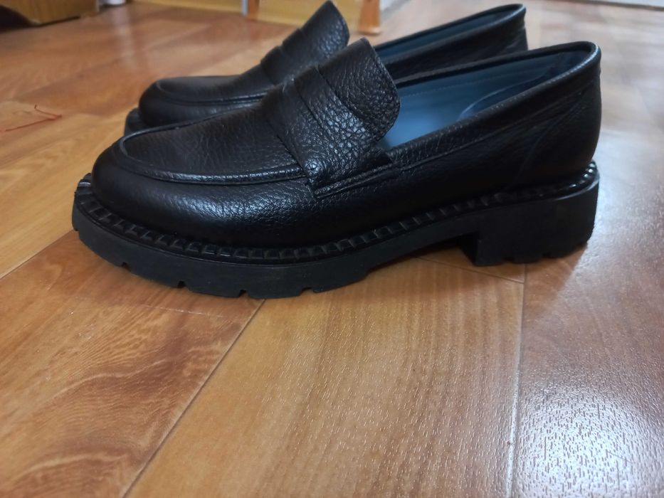 Продам женские туфли