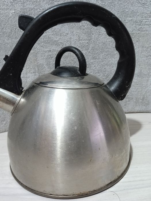 Чайник металлический.