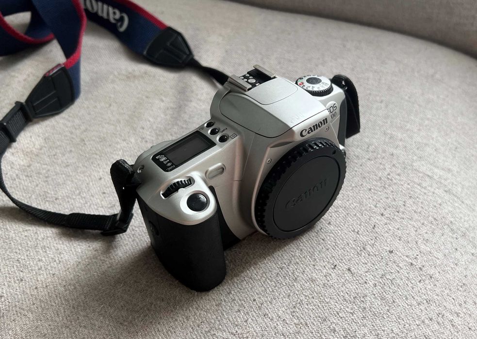 Body Canon EOS 300 (Rebel 2000) pe film 35mm