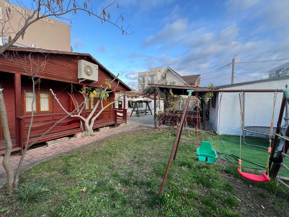 Inchiriez 8 casute din lemn pe partea cu marea in Mamaia Nord