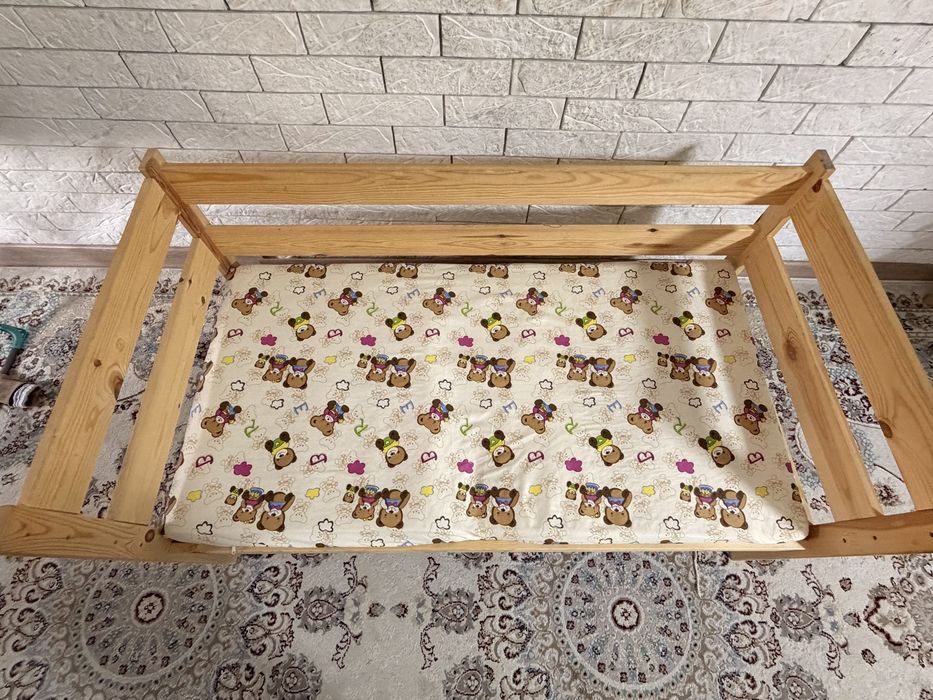 Детская кровать с матрасом