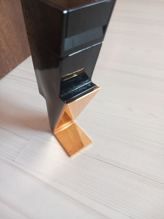 Vând parfum  barbatesc cH