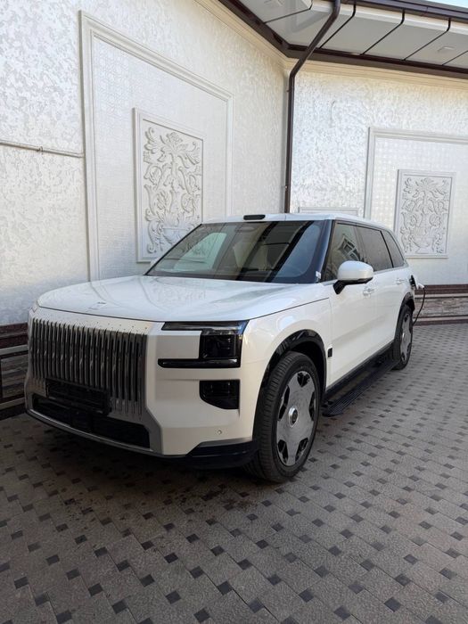 Zeekr 9 X Hyper Natarusga tayyor nomer taqilgan