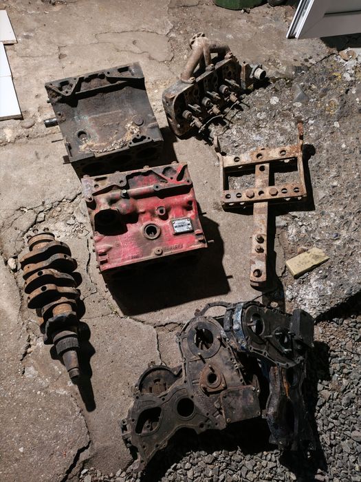 Vând 2 buc bloc motor u445 și tot ce se vede in poze