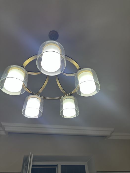 Продам люстры разные дешево
