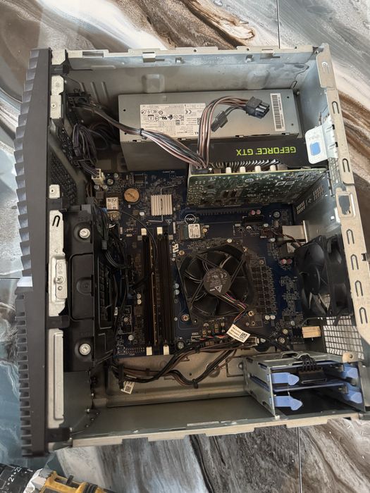 Vand unitate Pc +tastatura si mouse incluse