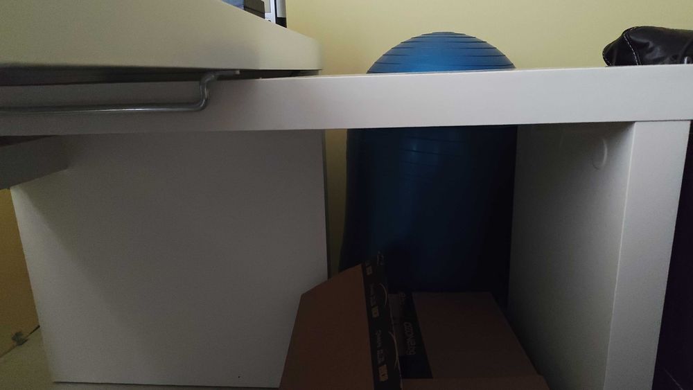 Офис Бяло Масивно Бюро с подвижно крилорамо