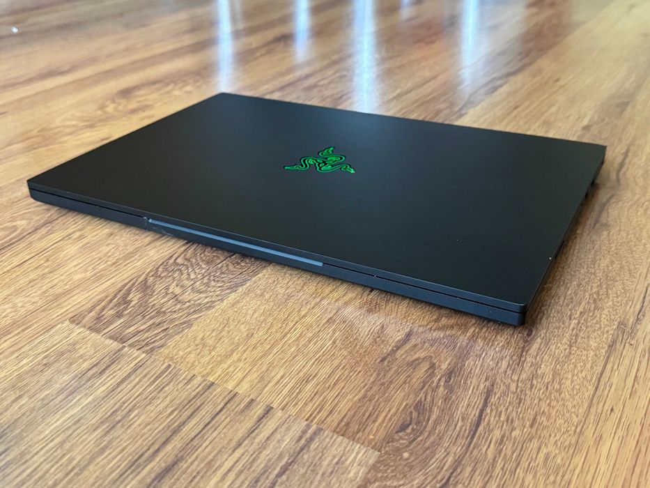 15.6' 300Hz Core i7-10875H Razer Blade Advanced 32GB DDR4/512GB NVMe/Nvidia RTX 2080 Super Max-Q 8GB