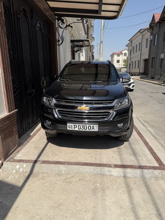 Trailblazer 20/21 qora kam yurgan tozza holati ideal