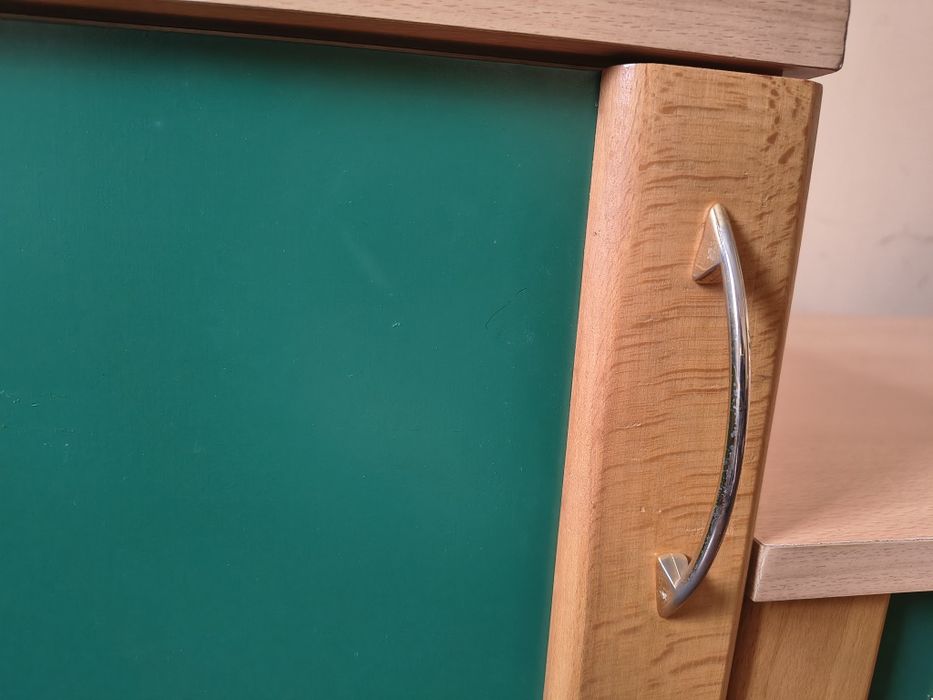 Тоалетка с огледало