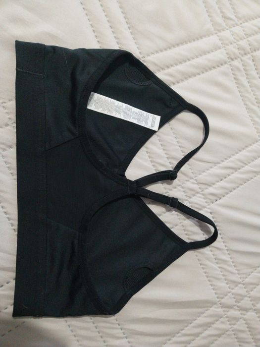 ДАМСКИ СПОРТЕН СУТИЕН NIKE 

Dri-fit технология,