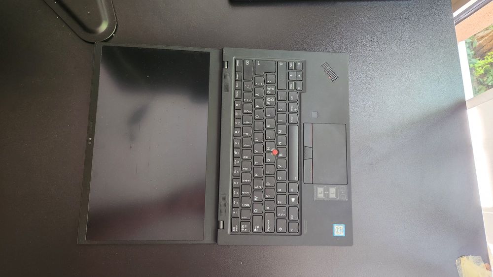 Laptopul ThinkPad X1 Gen 7 + Casti JBL Live 770 NC!