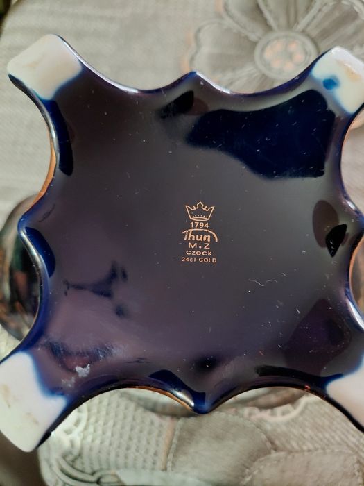 Продаю красивую вазочку.