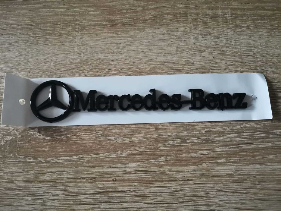 черен надпис Mercedes-Benz малък размер