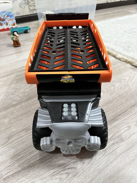 Продам оригинал Hot wheels Monster tracks