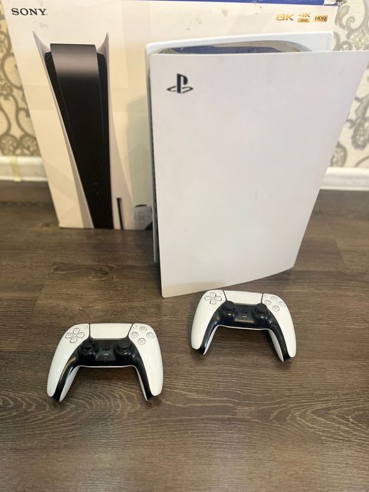 Продам PS 5 в хорошем состоянии
