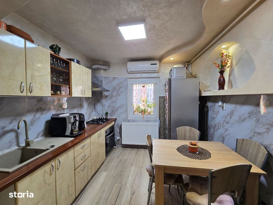 Apartament 2 camere decomandat, etaj 1, centrală proprie - Zona Alfa