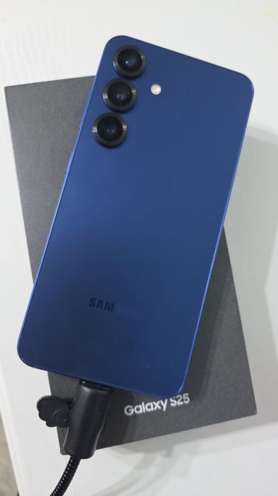 Смартфон Samsung S25