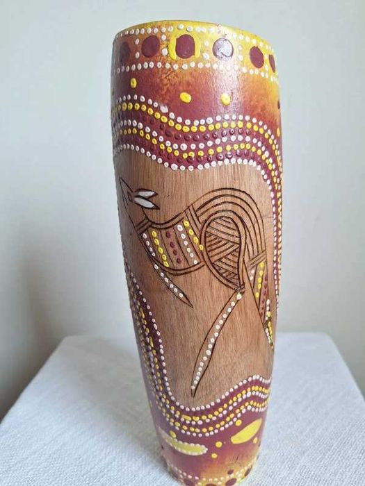 Vază din lemn pictată manual – artizanat Australia, stil aborigen, 27 cm