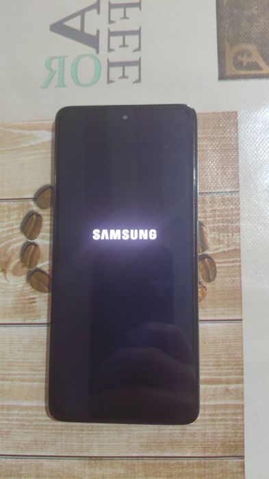 Продам Самсунг а 51 в отличном состояние