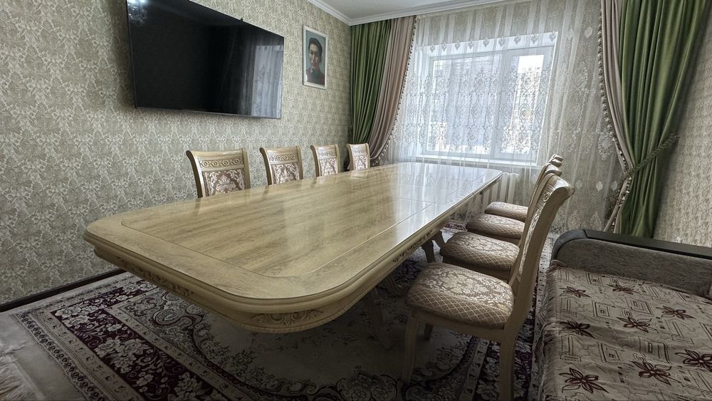 Стол со стульями