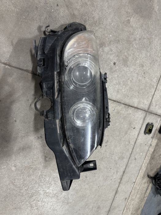 Продавам Dynamic Bixenon фар от BMW E92