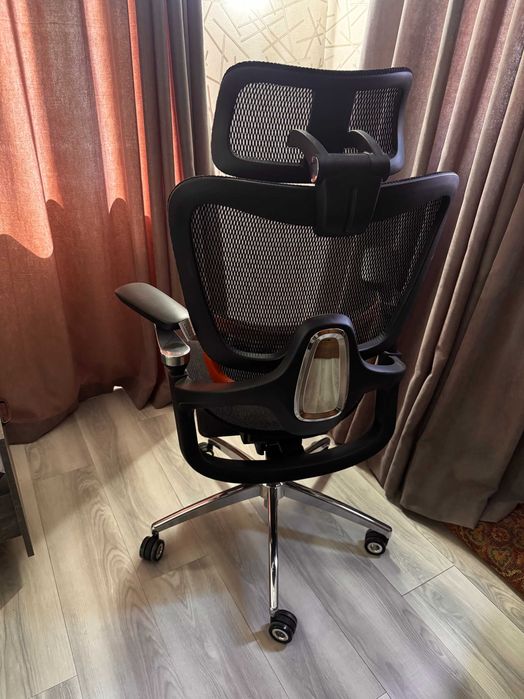 Эргономичное офисное кресло премиум-класса