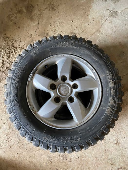vand 4 jante cu anvelope Kia Sorento 2002-2009 si pentru alte marci