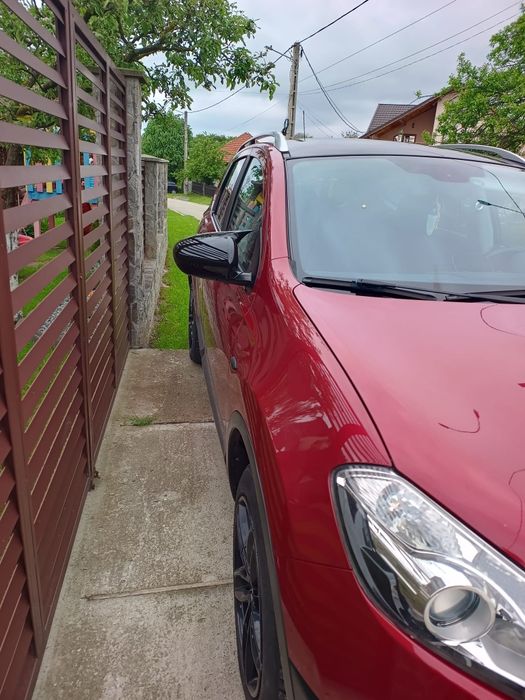 Vand Nissan qashqai 2.0 ,model 7 locuri