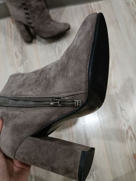 Продам зимние замшевые сапоги